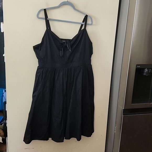 Beautiful Torrid Skater style dress Size 2 - Picture 1 of 7